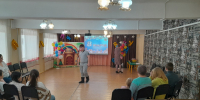 Игровая программа «Весна. Девчонки. Позитив» (6+) - ЦБС Осинниковского городского округа